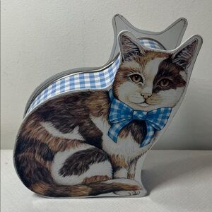 Vintage Charming Calico Cat Tin with Blue Bow. Collect 🐈🐈‍⬛